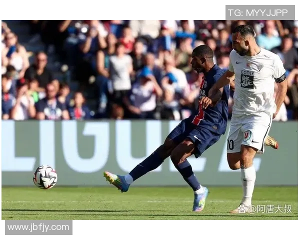 马赛主场迎战巴黎圣日门争夺法甲冠军荣耀的关键之战 马赛主场迎战巴黎圣日门争夺法甲冠军荣耀的关键之战