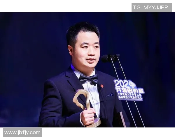 韩硕的成长之路：从青涩少年到职场精英的奋斗历程与启示